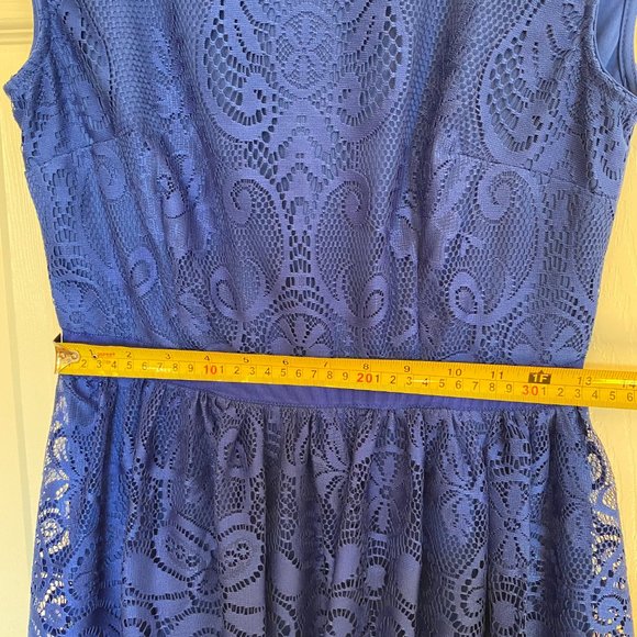 London Times Blue Lace Dress - Size 4P - Picture 10 of 16